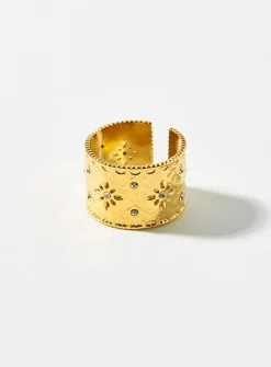 Large shimmery star embossed ring