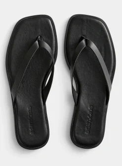 Leather V-strap cushioned sandals