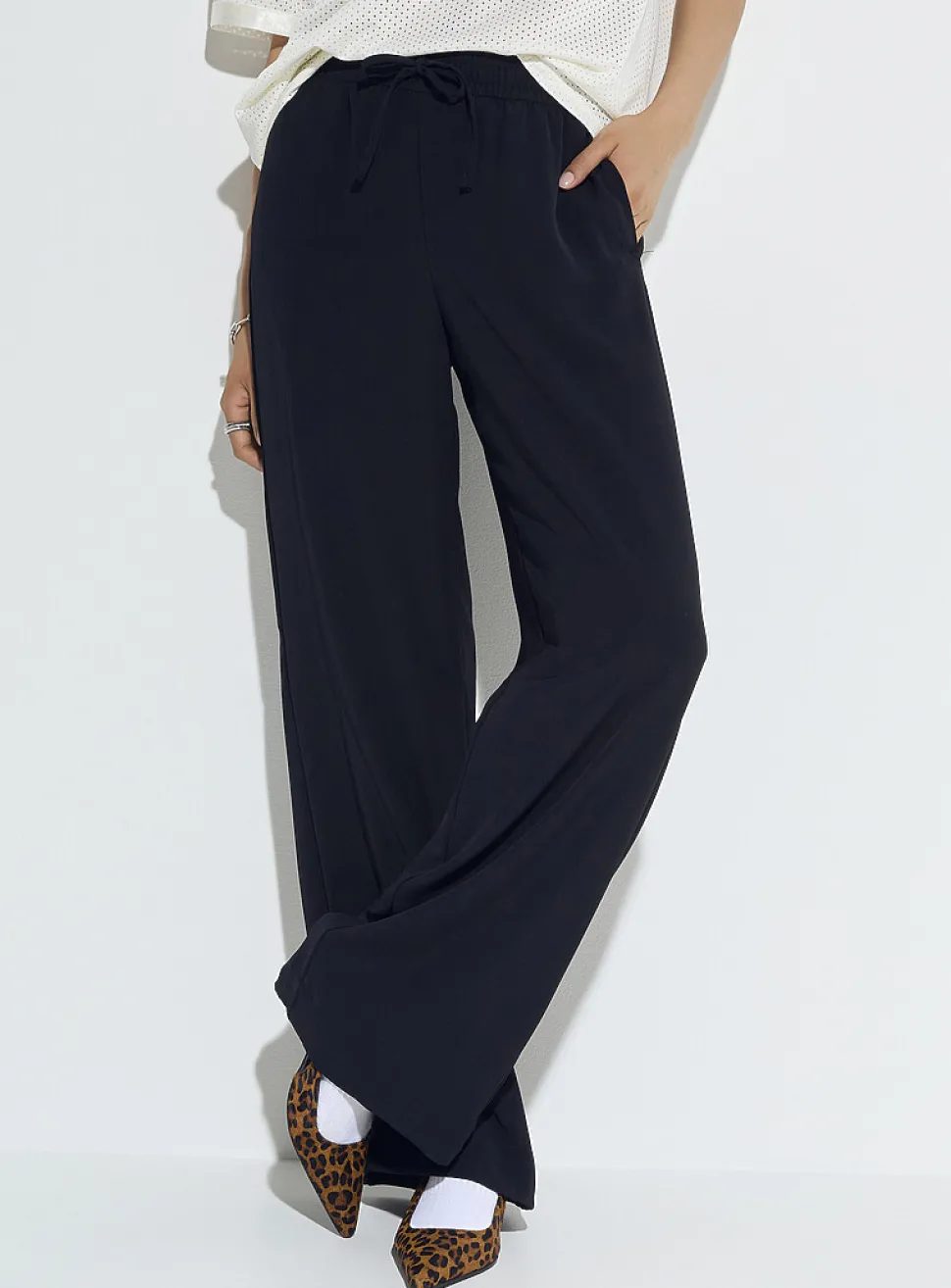 Lia flowy twill wide-leg dress pant