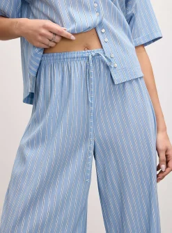 Lightweight piqué knit wide-leg pant