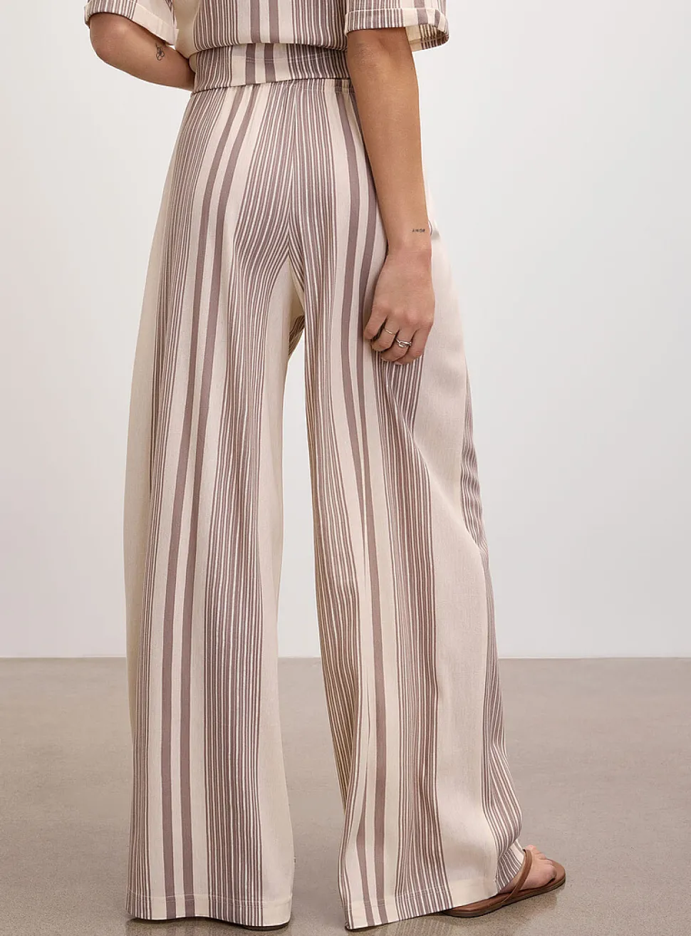 Lightweight piqué knit wide-leg pant