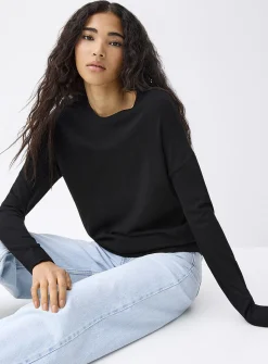 Loose crew-neck sweater