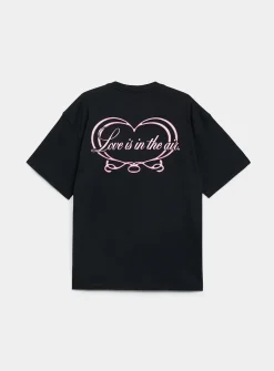 Love is in the air graphic T-shirt