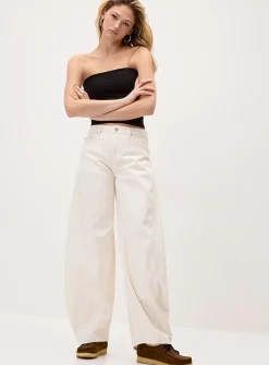 Low-rise barrel jean