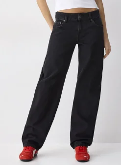 Low-rise straight-leg jean