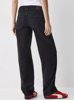 Low-rise straight-leg jean