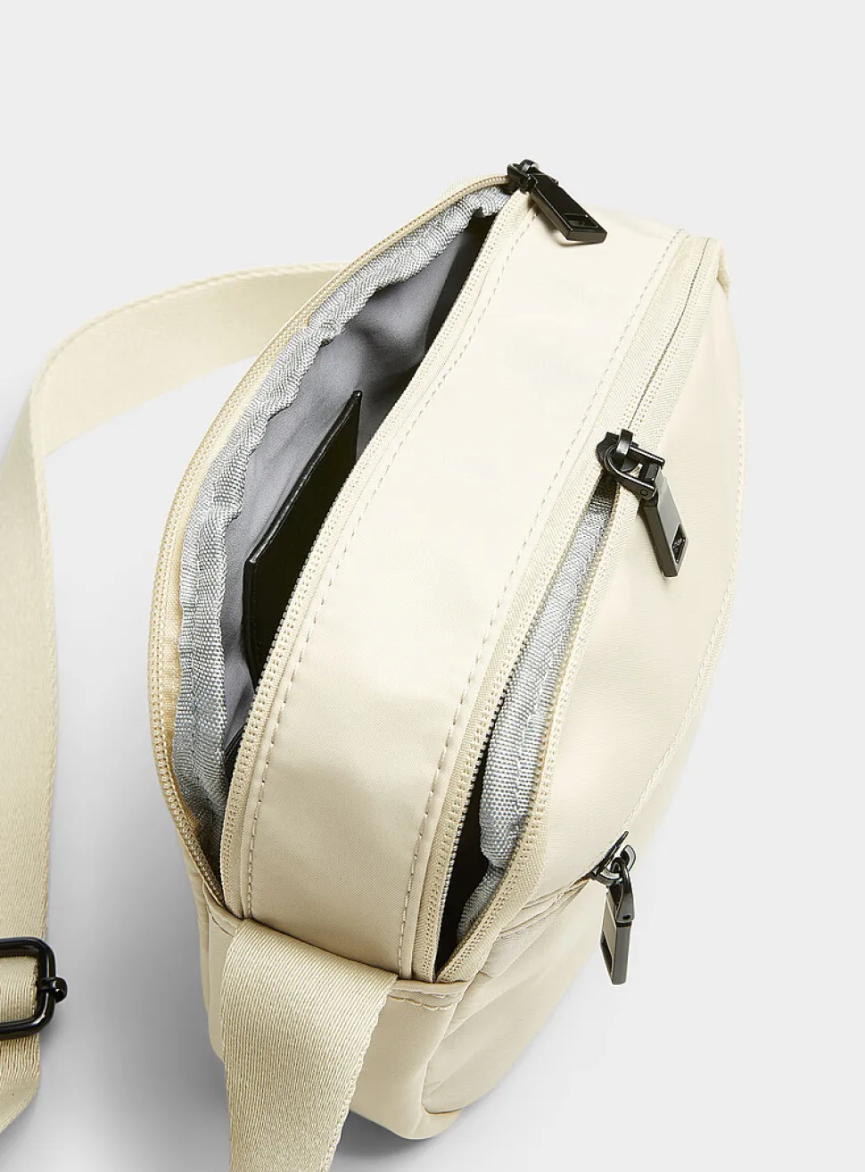 Luxurious fabric camera bag