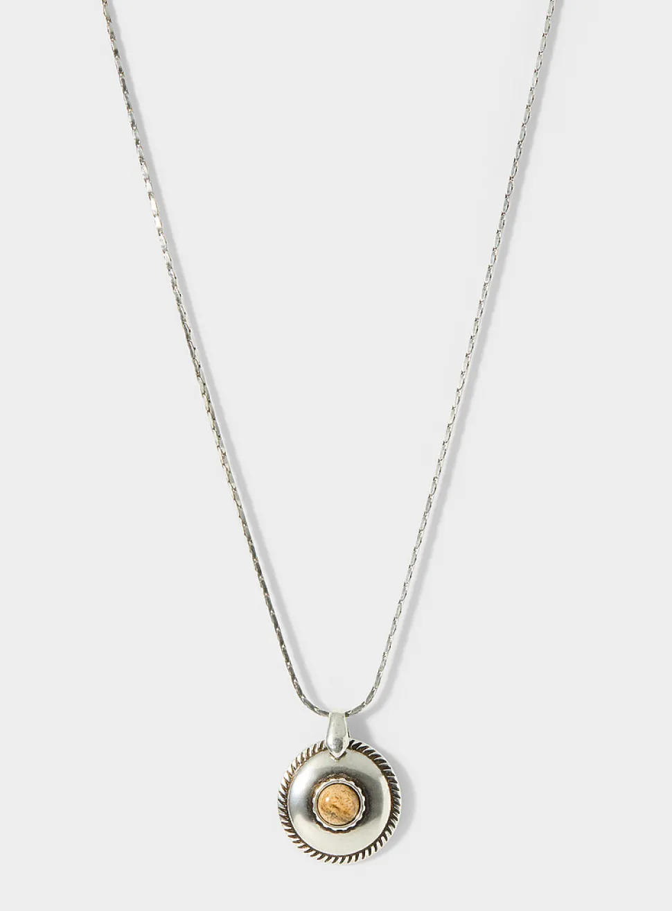 Medallion pendant necklace