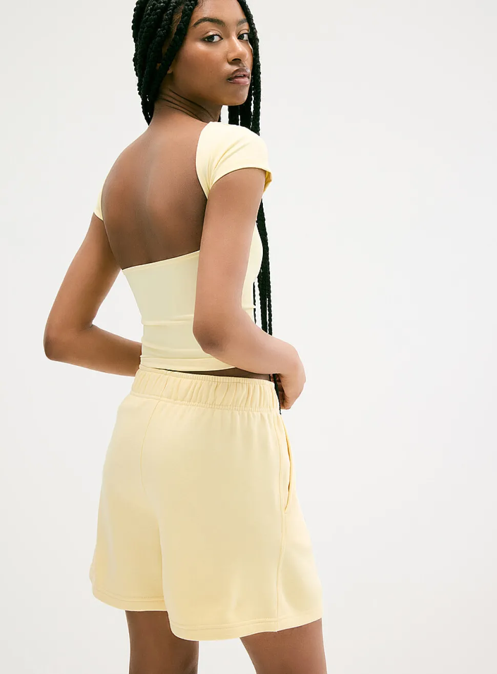 Mid-thigh fleece short