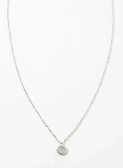 Minimalist pendant necklace
