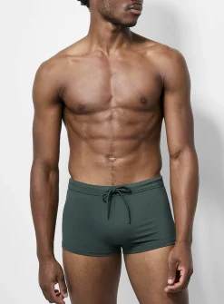 Monochrome fitted swim trunk