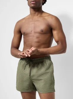Monochrome stripe seersucker swim short