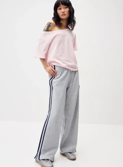 Off-the-shoulder T-shirt