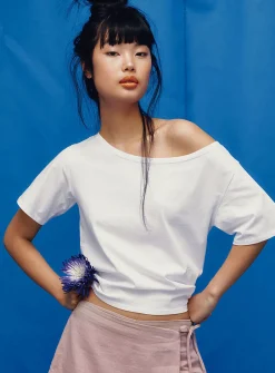 Off-the-shoulder T-shirt