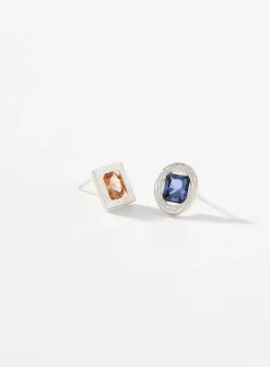 Opposite earrings