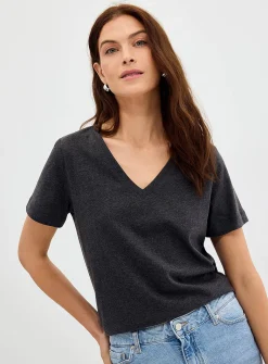 100% organic cotton V-neck T-shirt