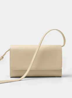 Organized minimalist clutch