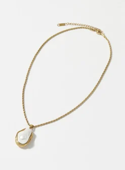 Oversized pearl twisted chain