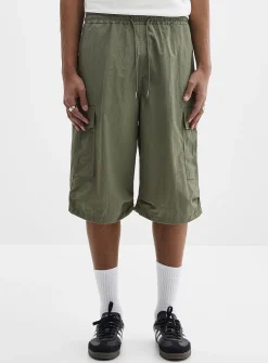 Parachute cargo Bermudas