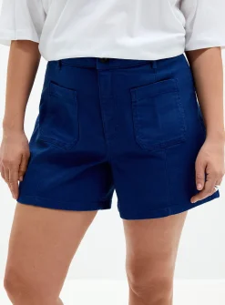 Patch pockets coloured denim short