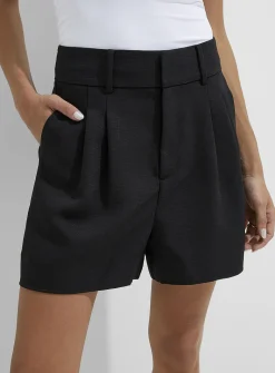 Pleated piqué short