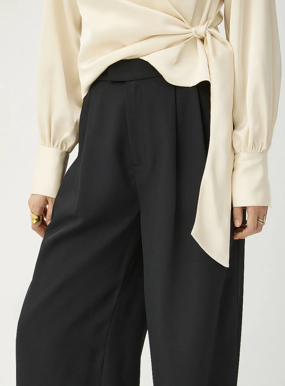 Pleated piqué wide-leg pant