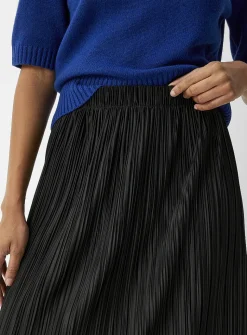Pleated satiny skirt