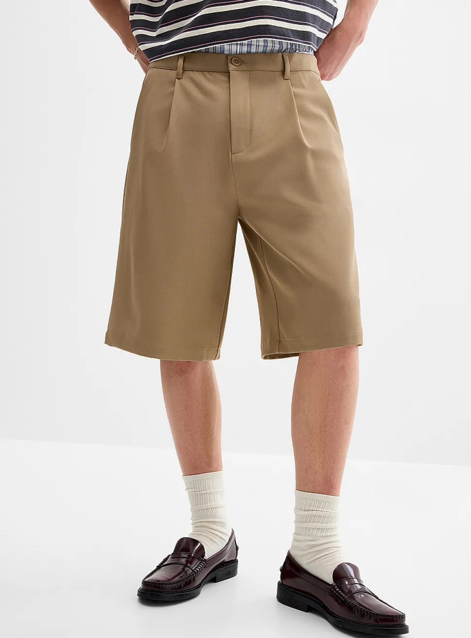 Pleated soft twill Bermudas