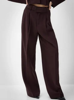 Pleated wide-leg pant with embossed logo belt