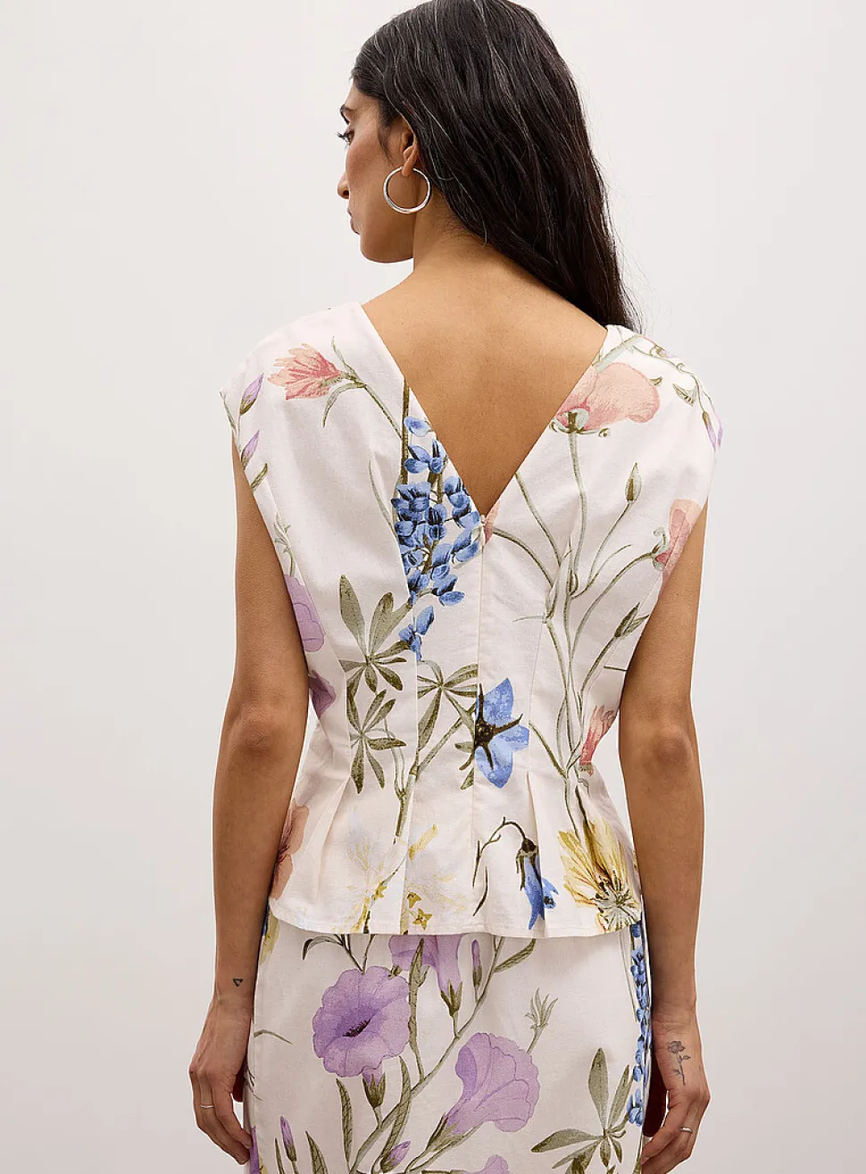 Plunging V-neck linen-blend pleated cami