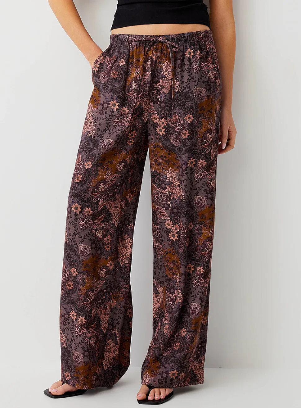 Printed drawstring-waist wide-leg pant
