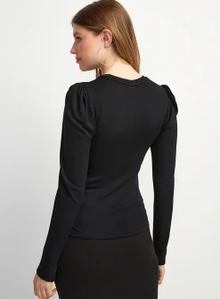 Puff-shoulder supple knit T-shirt