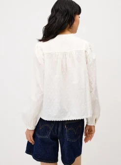 Puff-sleeve lace shirt