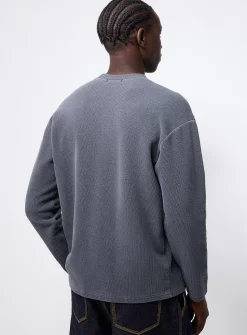 Raglan sleeve embossed T-shirt