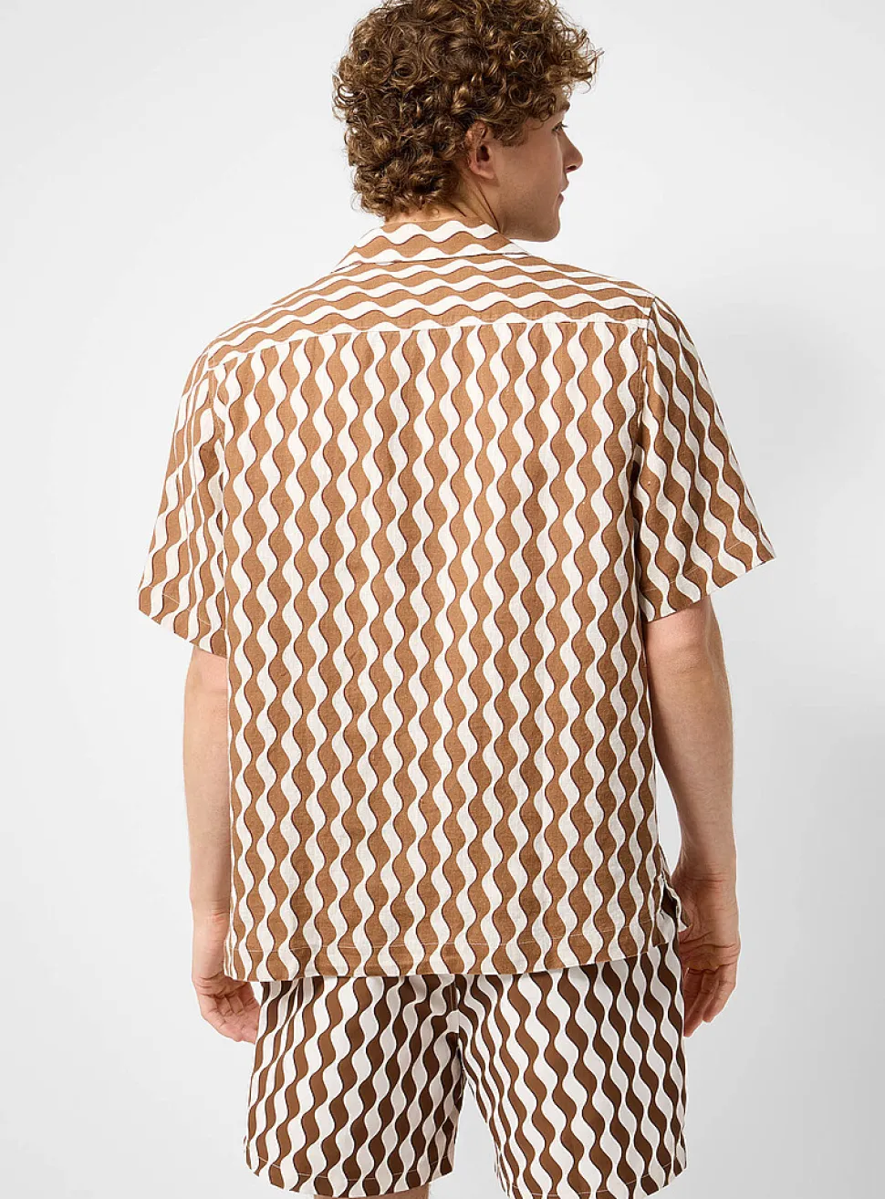 Roberto wave pattern linen camp shirt