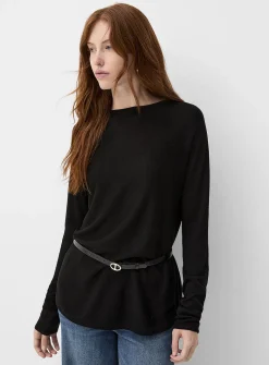 Rounded hem lightweight sweater