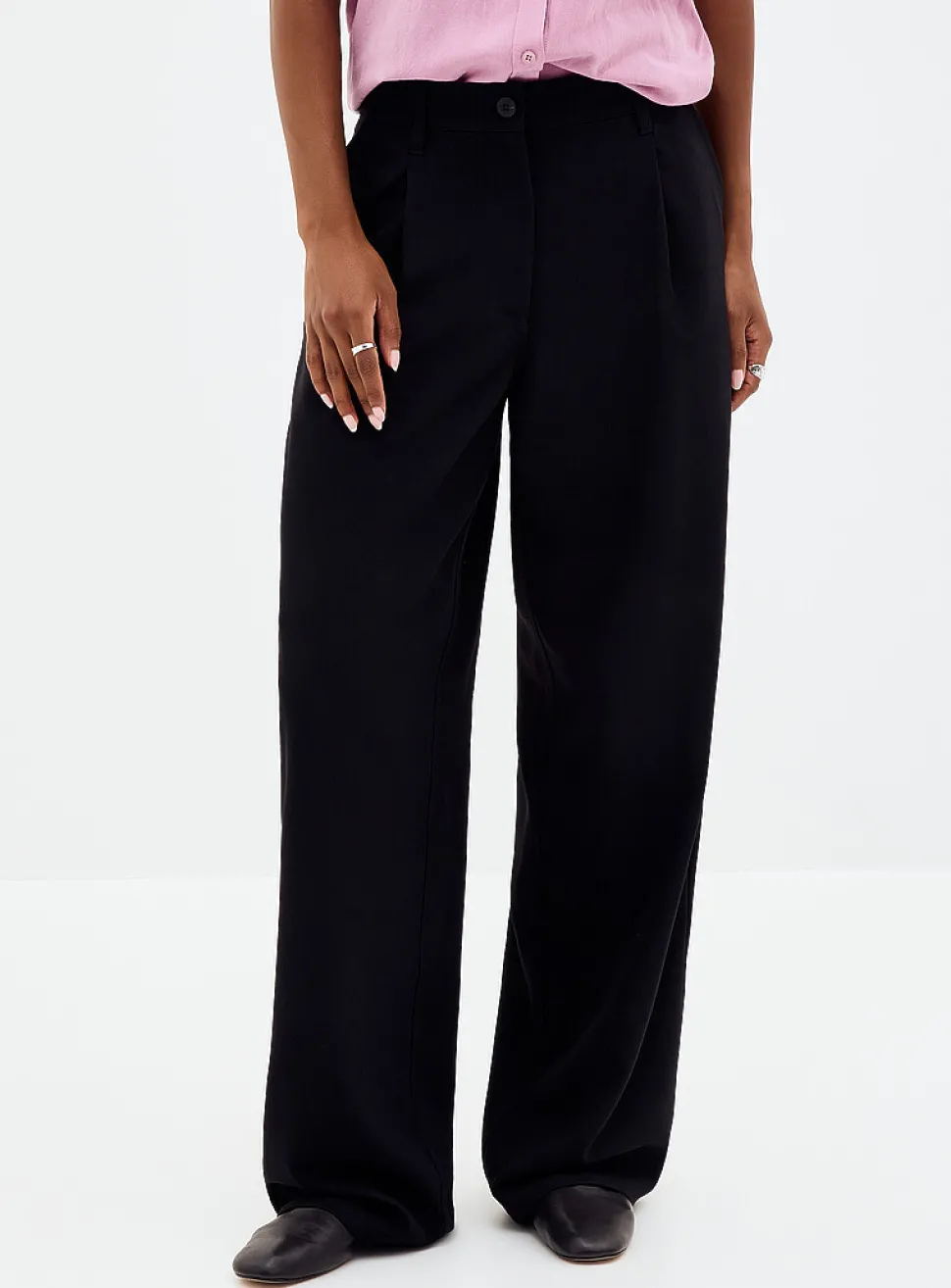 Saharper pleated pant