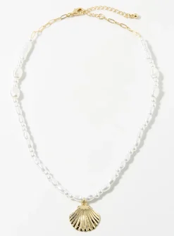 Seashell pearl necklace