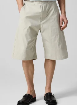 Sewn-in belt Bermuda short