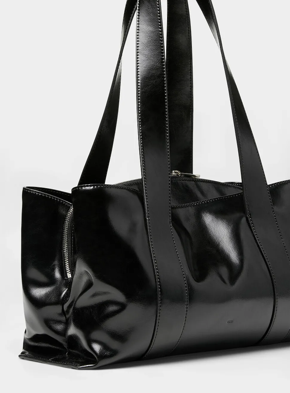 Shell Duffel glossy leather shoulder bag