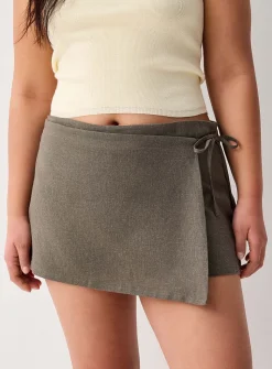 Side-tie skort
