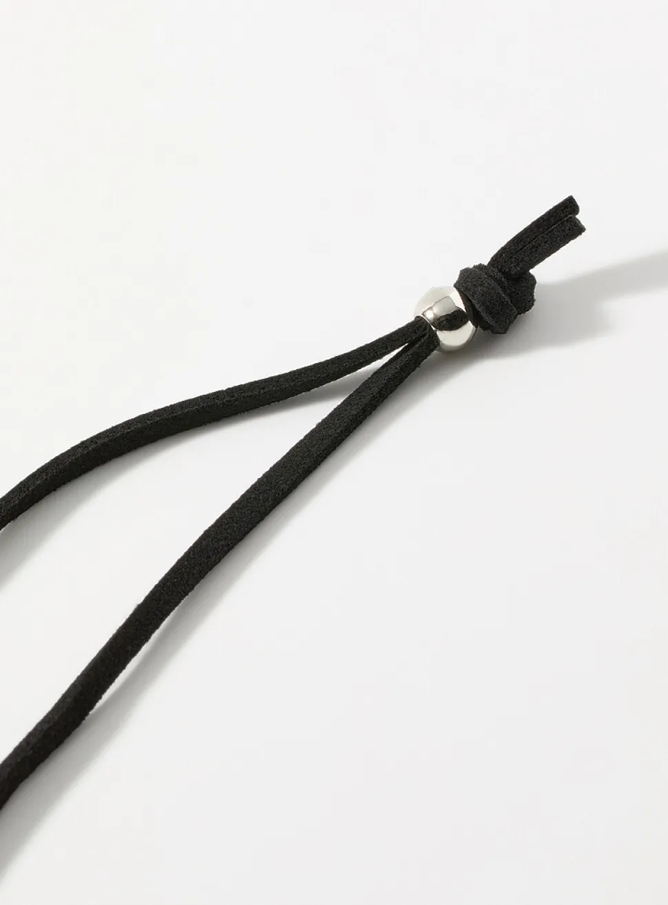 Sinuous hammered medallion cord necklace