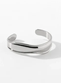 Sinuous open bangle