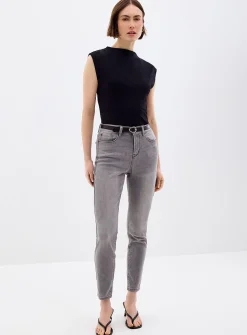 Sleek stretch jean