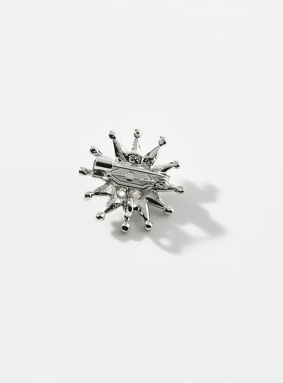 Small golden-star brooch