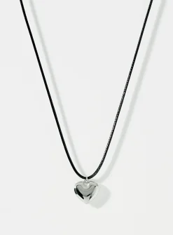 Small heart cord necklace