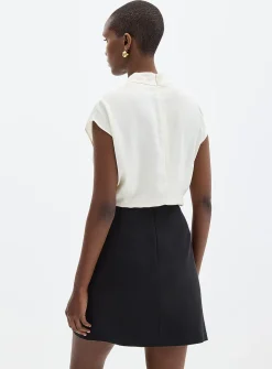 Soft piqué-textured buttoned skirt