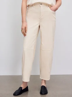 Solid barrel-leg coloured jean