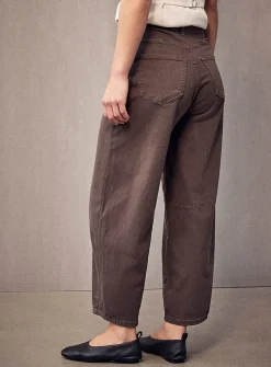 Solid barrel-leg coloured jean