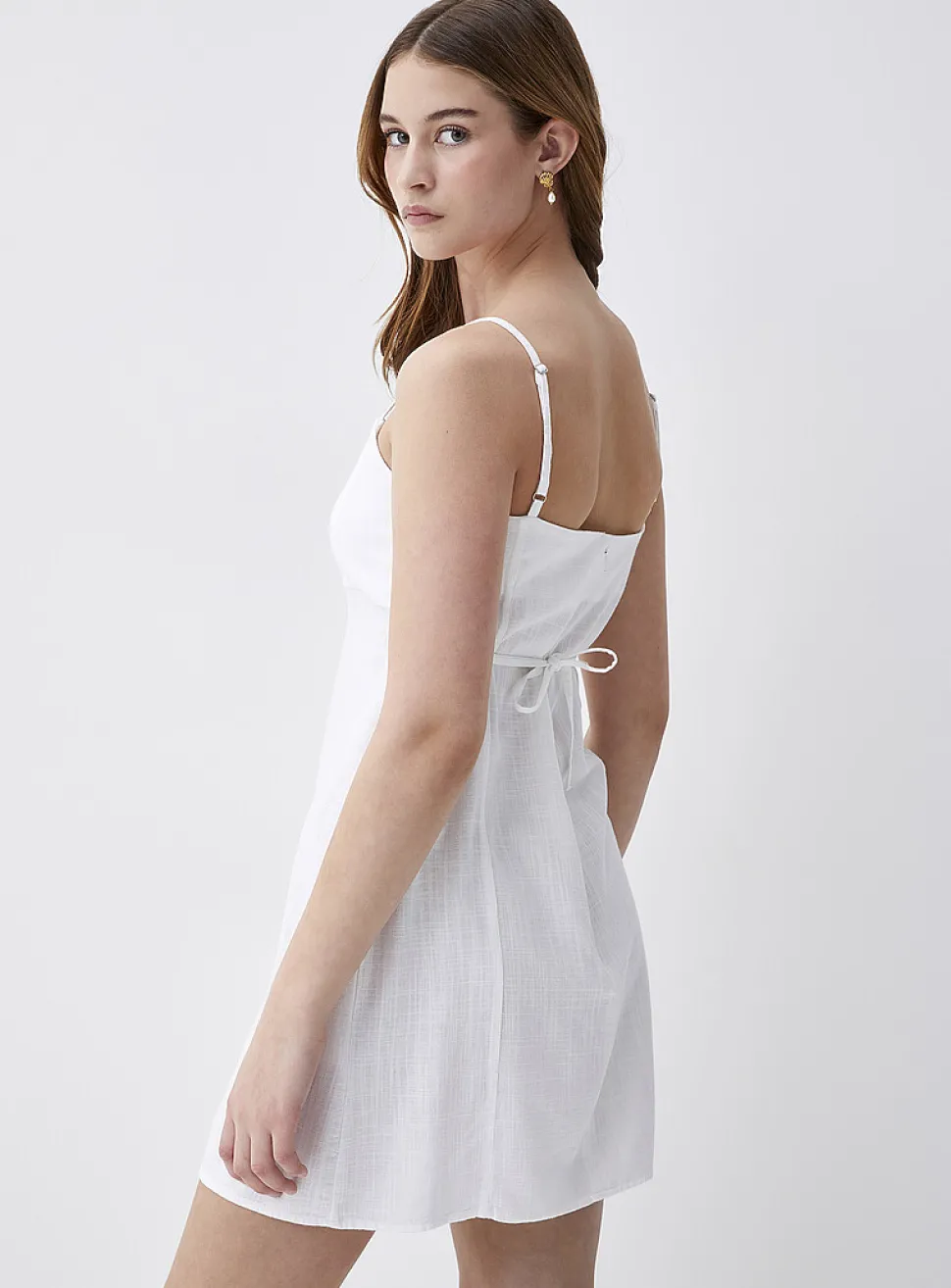 Square-neck touch of linen dress